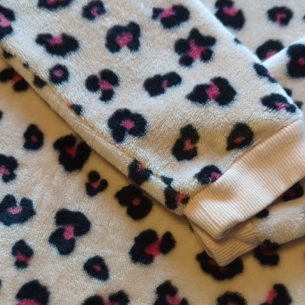 H&M Pink Sweaters with Playful Cat Design And Fuzzy Animal Print. - Picture 4 of 6